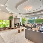 Villa Beachfront With Sea Views & Private Pool Marbella