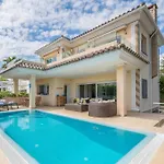 Beachfront With Sea Views & Private Pool ヴィラ