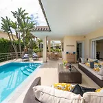 Beachfront With Sea Views & Private Pool ヴィラ マルベーリャ