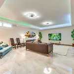Beachfront With Sea Views & Private Pool ヴィラ *