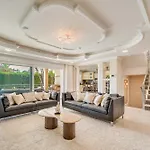 Beachfront With Sea Views & Private Pool * マルベーリャ