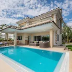 Beachfront With Sea Views & Private Pool ヴィラ マルベーリャ