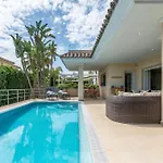 Beachfront With Sea Views & Private Pool ヴィラ マルベーリャ