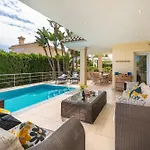 Beachfront With Sea Views & Private Pool ヴィラ