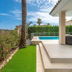 ヴィラ Beachfront With Sea Views & Private Pool