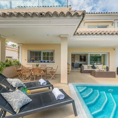 ヴィラ Beachfront With Sea Views & Private Pool *