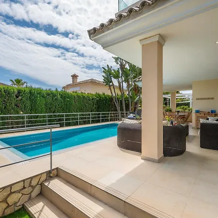 Beachfront With Sea Views & Private Pool ヴィラ