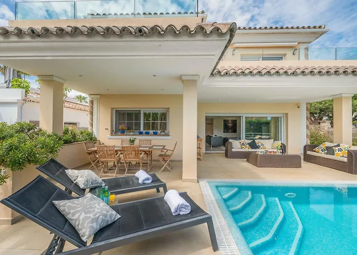 Villa Beachfront With Sea Views & Private Pool *