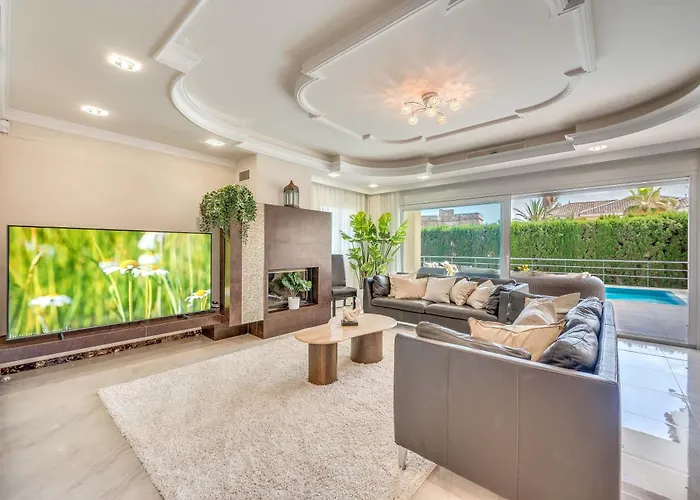 ヴィラ Beachfront With Sea Views & Private Pool マルベーリャ