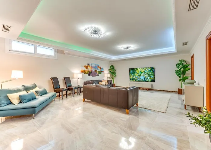 Beachfront With Sea Views & Private Pool Villa *
