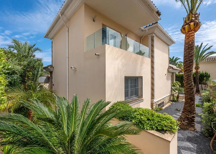 Beachfront With Sea Views & Private Pool