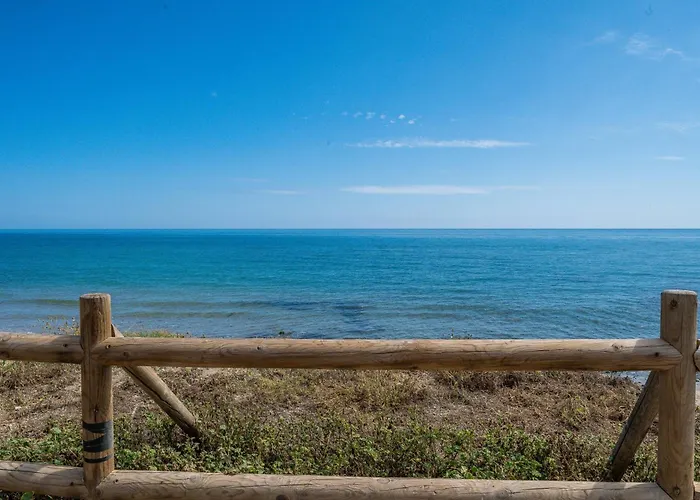 Beachfront With Sea Views & Private Pool マルベーリャ