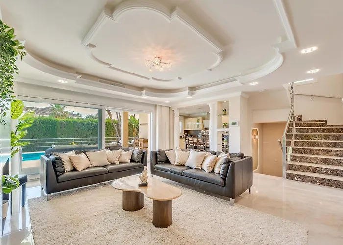 Beachfront With Sea Views & Private Pool * マルベーリャ