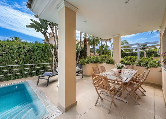 Beachfront With Sea Views & Private Pool *
