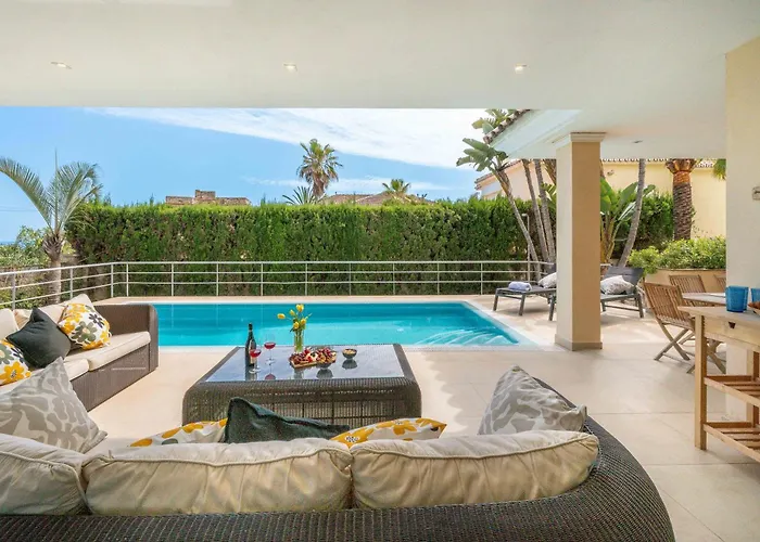 Villa Beachfront With Sea Views & Private Pool *
