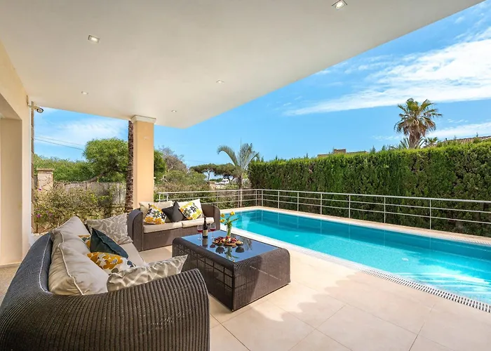 Beachfront With Sea Views & Private Pool Marbella