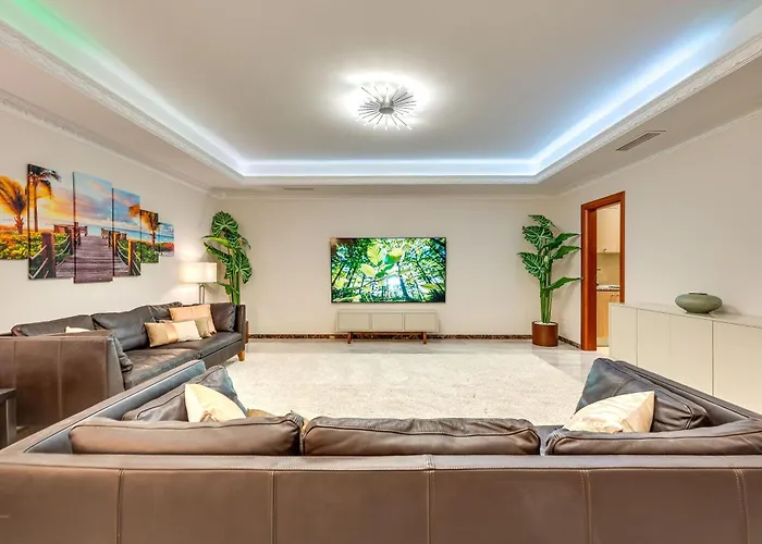 Beachfront With Sea Views & Private Pool ヴィラ