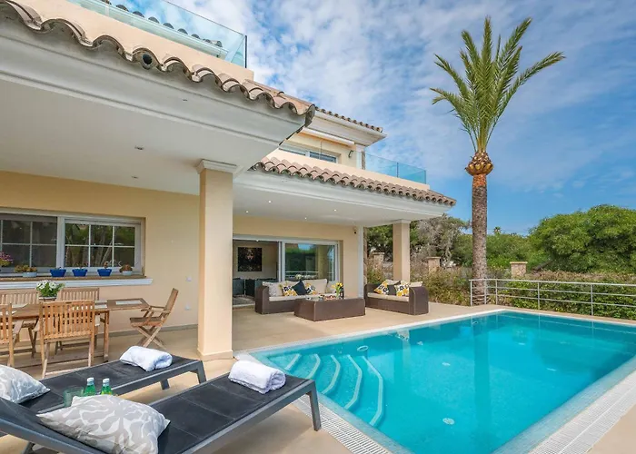 Beachfront With Sea Views & Private Pool Villa *