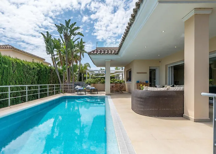Beachfront With Sea Views & Private Pool Villa Marbella