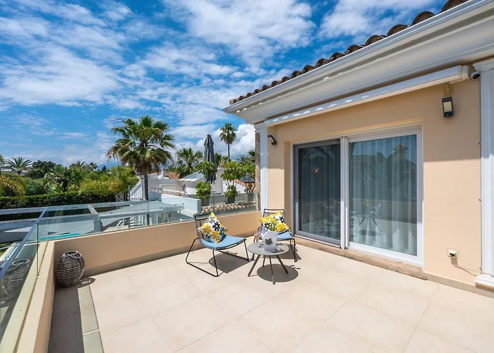 Villa Beachfront With Sea Views & Private Pool Marbella