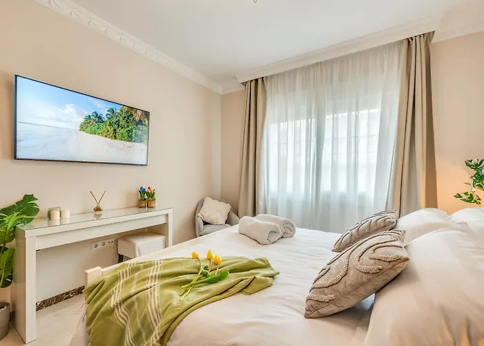 Villa Beachfront With Sea Views & Private Pool