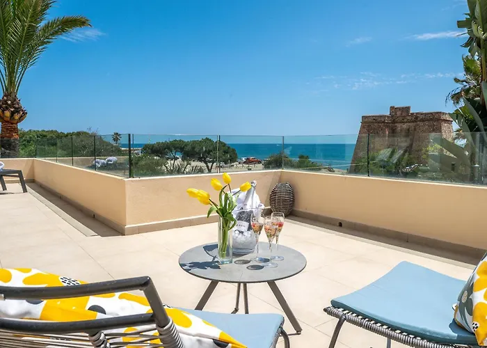 Beachfront With Sea Views & Private Pool ヴィラ *