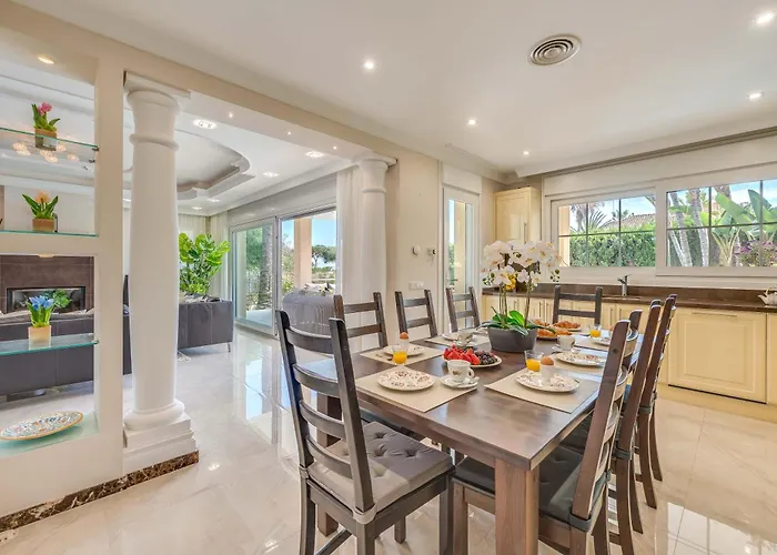 Beachfront With Sea Views & Private Pool Marbella