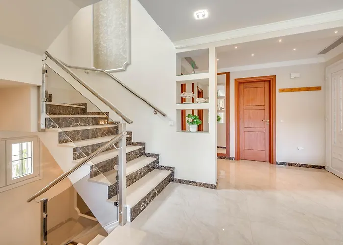 Beachfront With Sea Views & Private Pool *