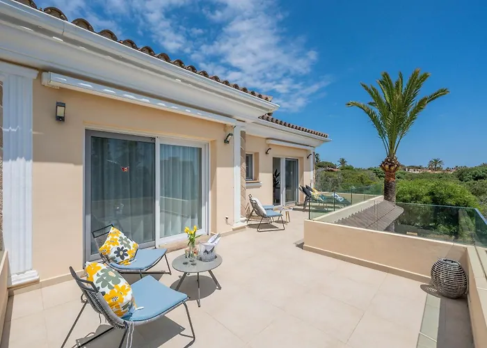 Villa Beachfront With Sea Views & Private Pool *