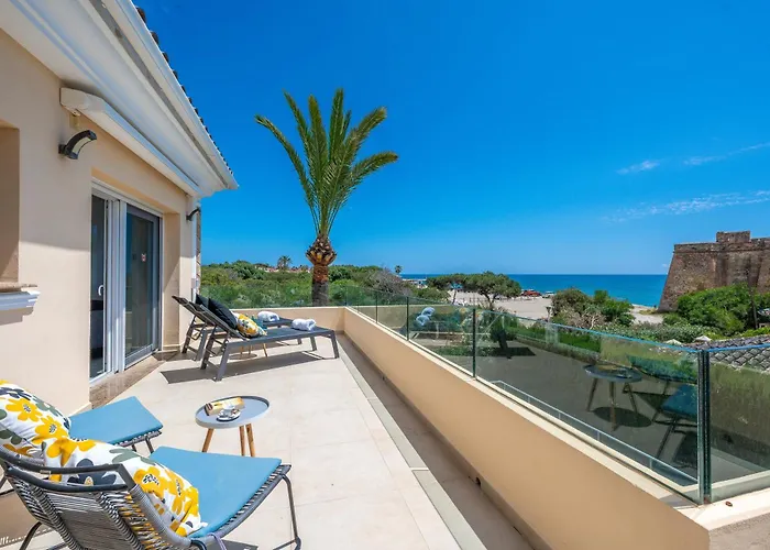 ヴィラ Beachfront With Sea Views & Private Pool *