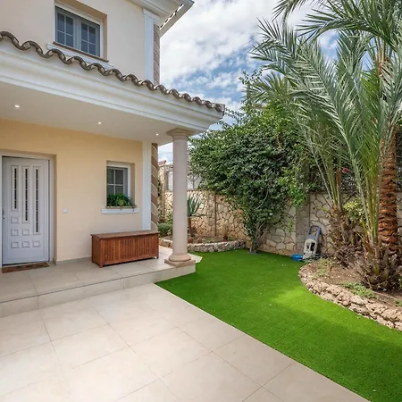 Beachfront With Sea Views & Private Pool Villa *