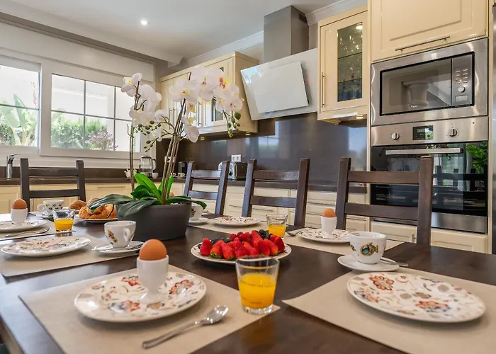 Villa Beachfront With Sea Views & Private Pool