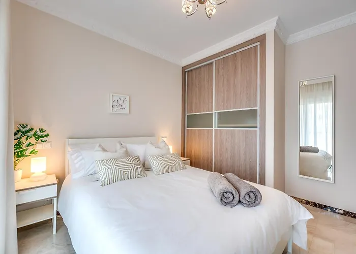 Beachfront With Sea Views & Private Pool Marbella