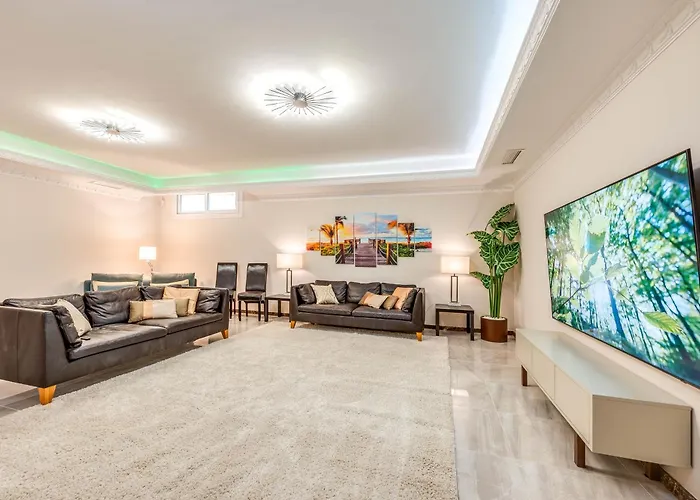 Beachfront With Sea Views & Private Pool * Marbella