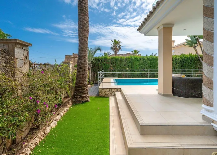 Villa Beachfront With Sea Views & Private Pool