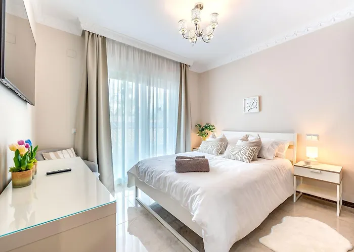 Villa Beachfront With Sea Views & Private Pool Marbella