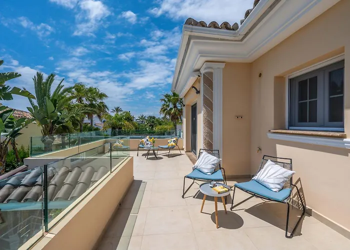 Beachfront With Sea Views & Private Pool Villa Marbella
