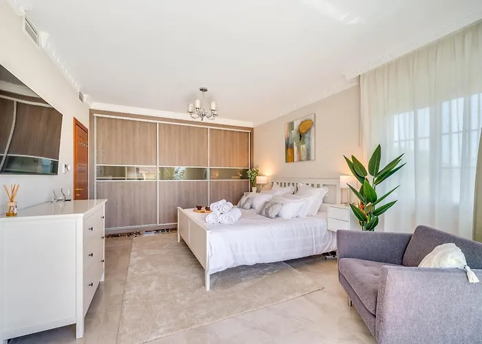 Villa Beachfront With Sea Views & Private Pool