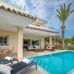 Beachfront With Sea Views & Private Pool فيلة *
